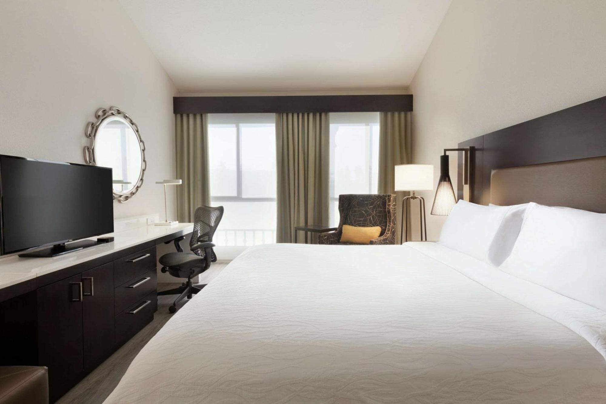 Hilton Garden Inn Купертино Экстерьер фото